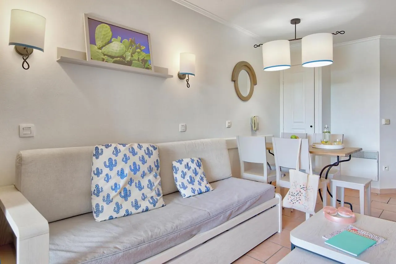 Residence Pierre & Vacances Premium Les Calanques Des Issambres 雷以桑布尔 4*,  法国